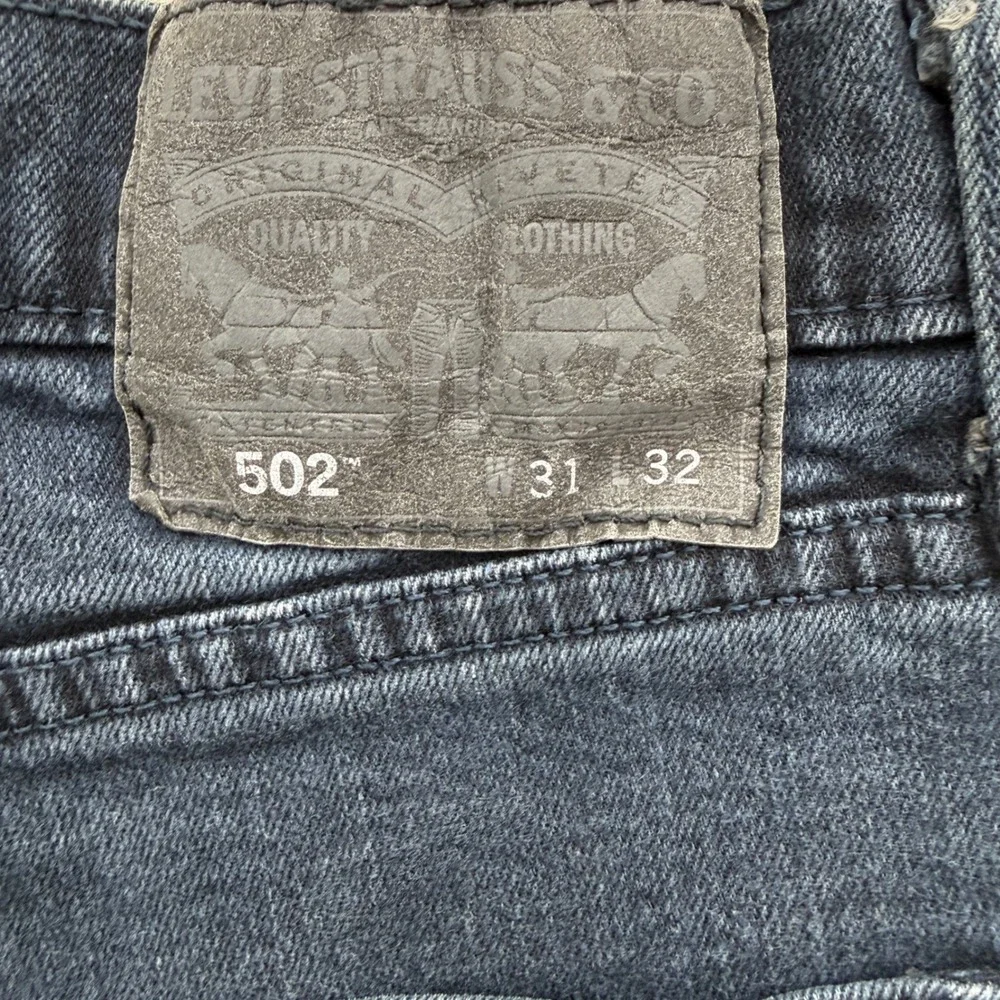 Levis 502 Regular Taper Jeans Mens 31x32 Dark Indigo Blue Denim 29507-0005
